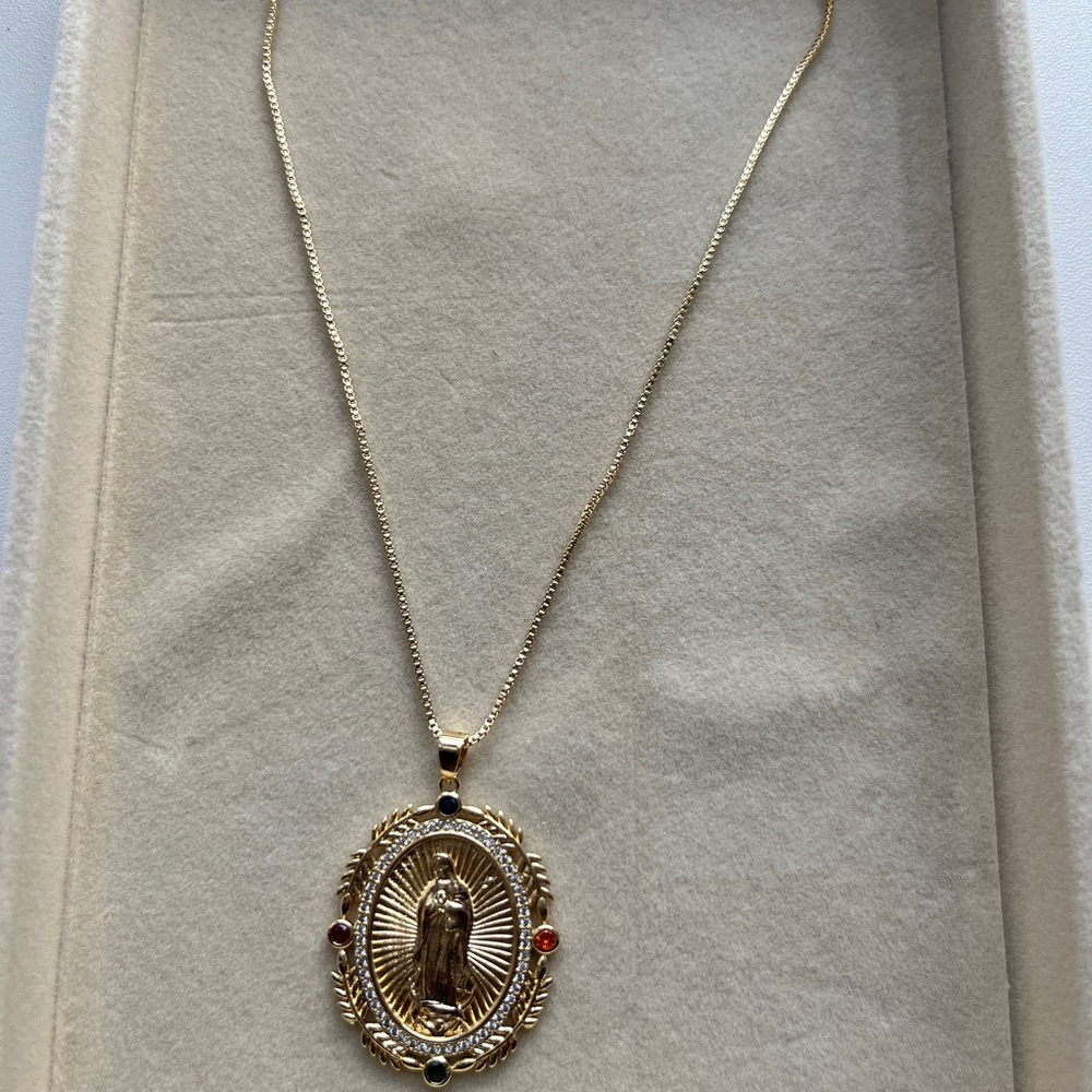 Elegant Gold plated Pendant Necklace